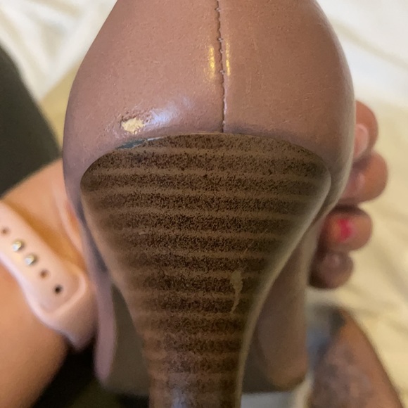 Vintage-style peep toe heels - Picture 3 of 3